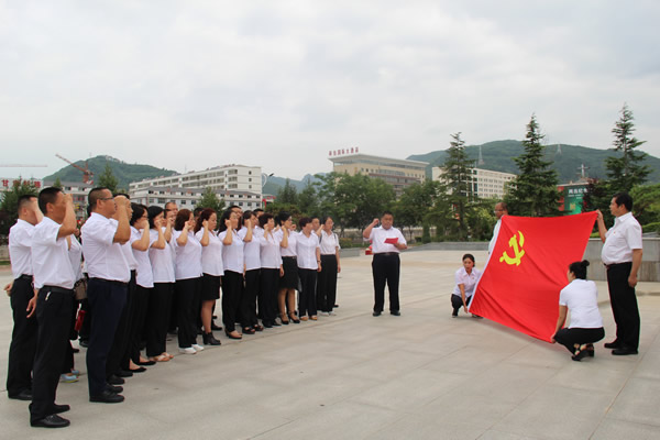隴運(yùn)集團(tuán)公司黨委開展慶祝建黨97周年“緬懷先烈，砥礪奮進(jìn)”主題黨日活動