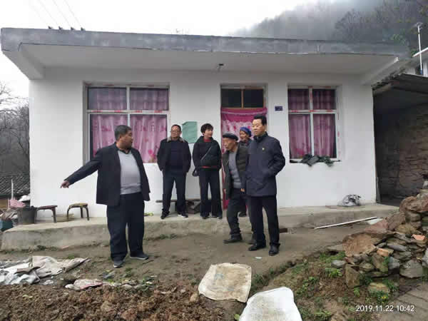 隴運(yùn)集團(tuán)公司開展“解難題、辦實(shí)事、送溫暖”主題黨日活動